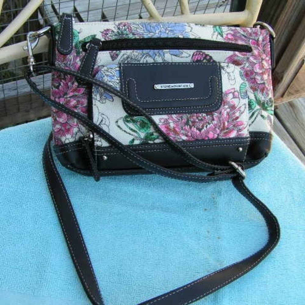 Crossbody small purse by Stone Mountain.